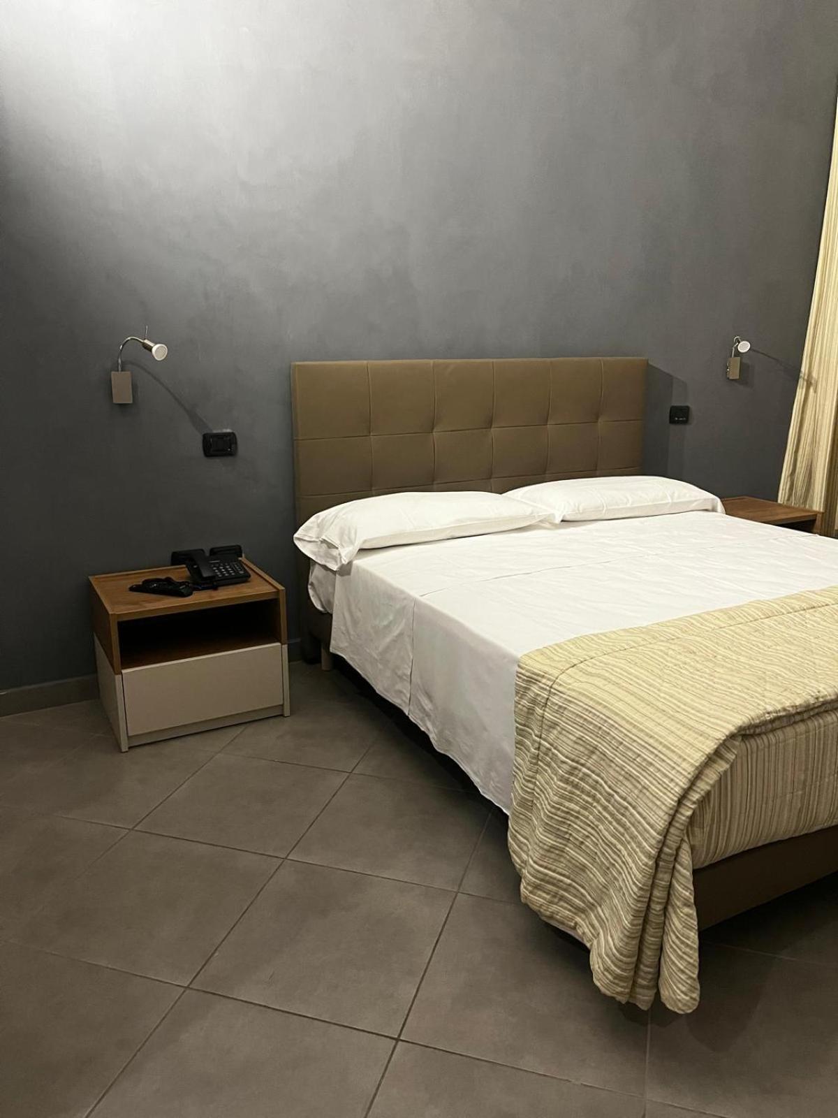 Hotel Saturday Palma Campania ภายนอก รูปภาพ