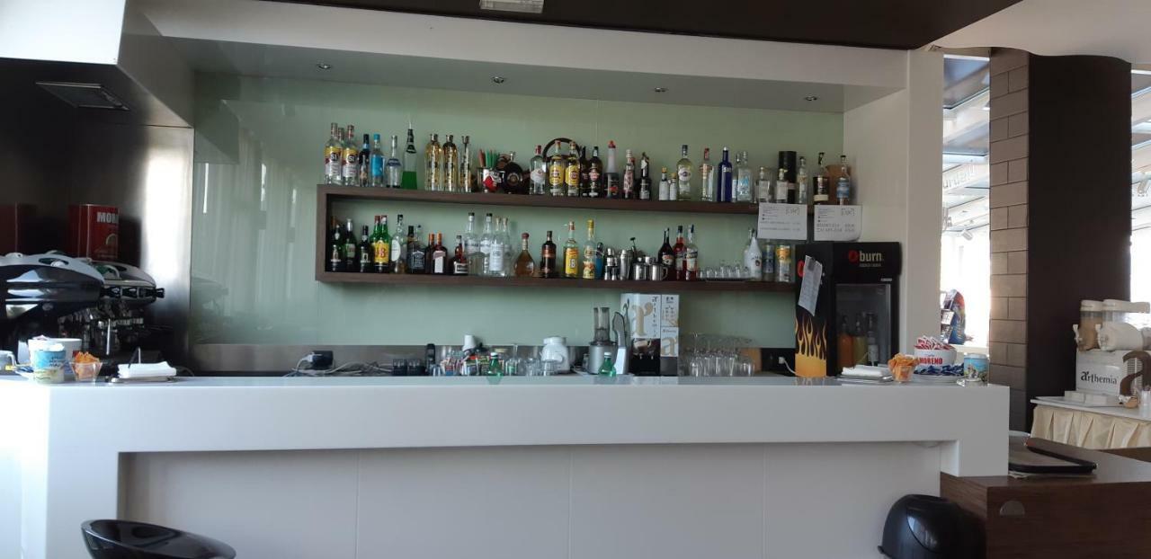 Hotel Saturday Palma Campania ภายนอก รูปภาพ